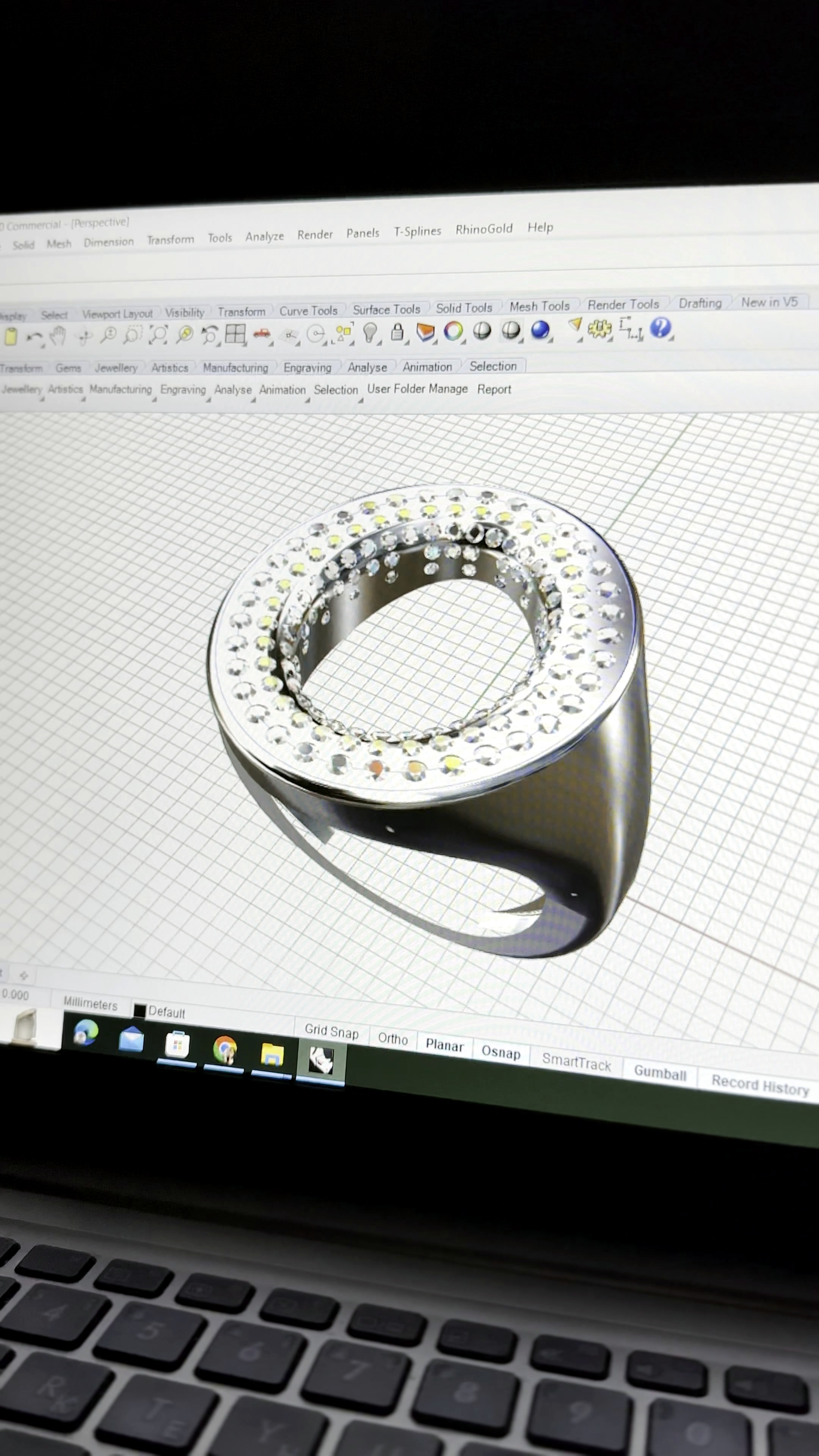 Real jewelry CAD development on screen